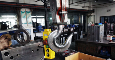 How Does The Crane Hook Bear the Force?